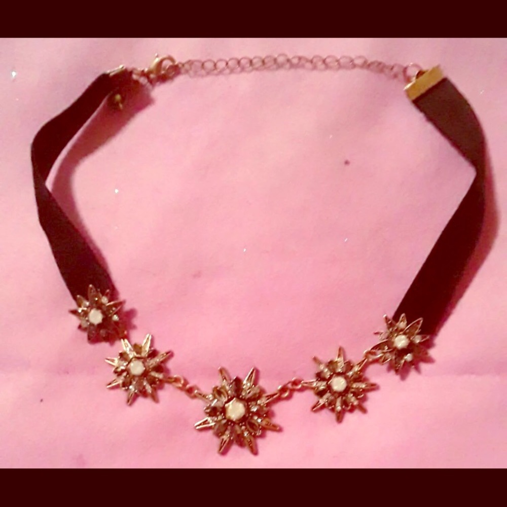 Vintage Flower Choker